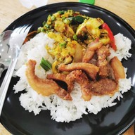เมนูของร้าน ข้าวแกง หอมแกง สะแกงามซอย 9 ข้าวแกง หอมแกง สะแกงามซอย 9