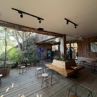 บรรยากาศ The Birder's Lodge Cafe (BL Cafe & Grill)