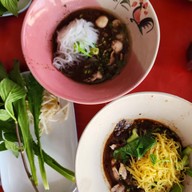 ก๋วยเตี๋ยวเรือป.ประทีป คุณจอน เสาธงหิน