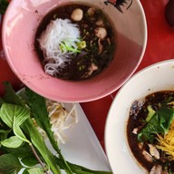 ก๋วยเตี๋ยวเรือป.ประทีป คุณจอน เสาธงหิน