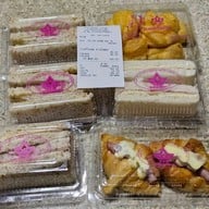 ยูเอฟเอ็มเบเกอรี่เฮ้าส์ ธนิยะ