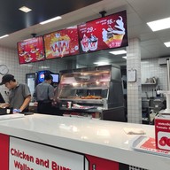 บรรยากาศ Wallace สะพานแดง รังสิต