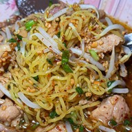 ก๋วยเตี๋ยวไก่ยายปอน