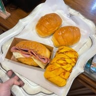 LoafyCo Market Place ทองหล่อ