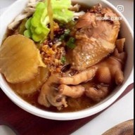 ก๋วยเตี๋ยวน่องไก่มะระ