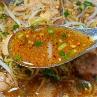 ก๋วยเตี๋ยวไก่ยายปอน
