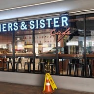 BROTHERS & SISTER CAFE -