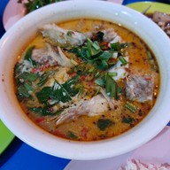 ต้มยำหัวปลาเฮียอ้วน