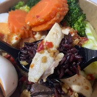 คุณรัตน์ข้าวมันไก่  ก๋วยจั๊บน้ำข้น ก๋วยจั๊บน้ำใส เกาเหลาเลือดหมู สาขา Foodvilla บางระมาด