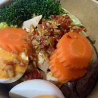 คุณรัตน์ข้าวมันไก่  ก๋วยจั๊บน้ำข้น ก๋วยจั๊บน้ำใส เกาเหลาเลือดหมู สาขา Foodvilla บางระมาด