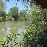 ร้านโค้งน้ำ บ้านแหลม