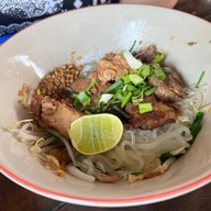 เมนูของร้าน ก๋วยเตี๋ยวป้าเฉื่อย (ก๋วยเตี๋ยวหมูต้มยำตำลึงโบราณ)