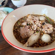 เมนูของร้าน ก๋วยเตี๋ยวป้าเฉื่อย (ก๋วยเตี๋ยวหมูต้มยำตำลึงโบราณ)