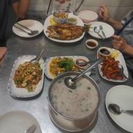 เมนูของร้าน ถูกอร่อย (ข้าวต้มปิดดึก สุขสวัสดิ์) สุขสวัสดิ์