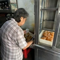ขนมปังสังขยาจุ้งเม้ง บางรัก