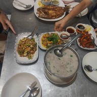 เมนูของร้าน ถูกอร่อย (ข้าวต้มปิดดึก สุขสวัสดิ์) สุขสวัสดิ์