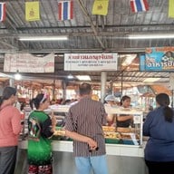 หน้าร้าน ข้าวแกงลุงจันทร์ ตลาดนัดข้างเขตลาดพร้าว