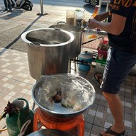 ร้านโจ๊กน้ำเต้าหู้ บีทีเอสสนามเป้าทางออก 3