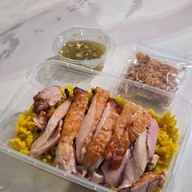 เมนูของร้าน มิสเตอร์ไฮ้ไก่อบถัง (เดอะกลาสมาร์เก็ต บางนา) ข้าวหมกไก่ ข้าวมันเห็ดหอมไก่