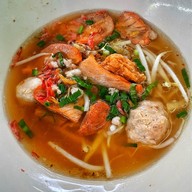 ป้าพรก๋วยเตี๋ยวหมูสูตรโบราณ พระนครศรีอยุธยา