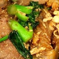 ร้านโดนเส้นbyกวักข้าวตามสั่ง บ้านแม่ย่อยสันศรี