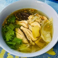 ก๋วยเตี๋ยวไก่ ปลาวาฬ