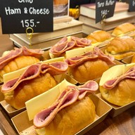 LoafyCo Market Place ทองหล่อ