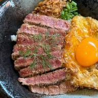 มิตร ข้าวผัดมันเนื้อคลุกฝุ่นจิ้มแจ่ว อารีย์