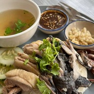 ข้าวมันไก่ดำ ลาบไก่ดำ ก๋วยเตี๋ยว@กาดน่าน