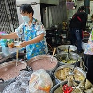 ตลาดตรอกหม้อ