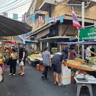 บรรยากาศ ตลาดตรอกหม้อ