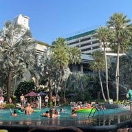 บรรยากาศ Riverside Splashing Songkran Pool Party