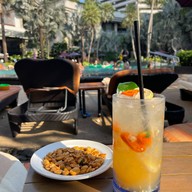 บรรยากาศ Riverside Splashing Songkran Pool Party