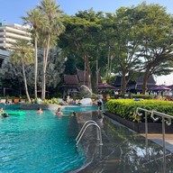บรรยากาศ Riverside Splashing Songkran Pool Party