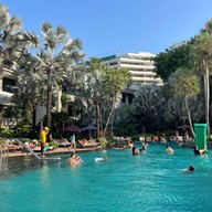 บรรยากาศ Riverside Splashing Songkran Pool Party