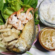 เมี่ยงแซ่บ ยำนัวส์ ตลาดเอราวัณโพธิ์ทอง