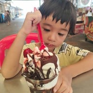 บรรยากาศ Dairy Queen ® ตลาดนานาเจริญ