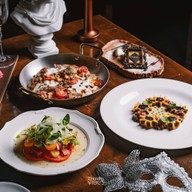 Medici Playhouse Italian Restaurant & Bar Bangkok โฮเทล มิวส์ กรุงเทพ