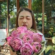 เรือนไทยผู้ใหญ่เด่น -