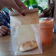 เรือนไทยผู้ใหญ่เด่น -