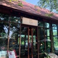 เรือนไทยผู้ใหญ่เด่น -