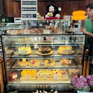 เรือนไทยผู้ใหญ่เด่น -