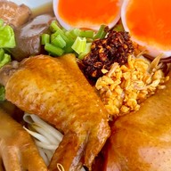 ก๋วยเตี๋ยวไก่ข้ามฟาก (ละลายในปาก) สาขาบางแก้ว