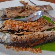 เรือนปั้นหยา สมุทรสาคร