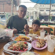 บรรยากาศ ไก่ย่างวิเชียรบุรีต้นโพธิ์( หน้าCJ )