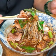 ก๋วยเตี๋ยวหมูทรงพลัง PTT วัดพันท้าย