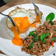 ก๋วยเตี๋ยวหมูทรงพลัง PTT วัดพันท้าย