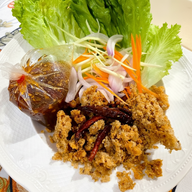 เมนู ยำแหนมข้าวทอดเจ๊เล็ก-พระราม2
