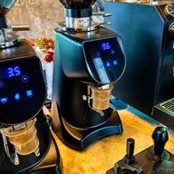 REDs Roastery Specialty Coffee (เรดส์ โรสเตอรี่ คอฟฟี่) -
