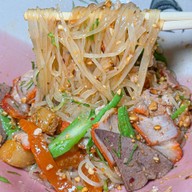 ก๋วยเตี๋ยวสุโขทัย by พี่นิด